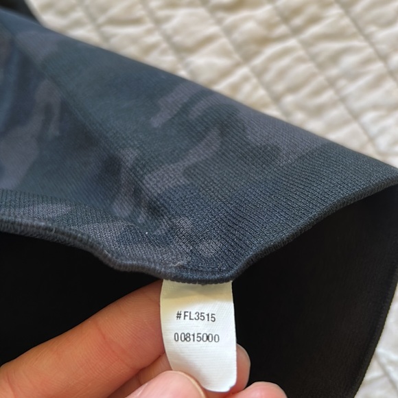 SPANX LOOK AT ME NOW SEAMLESS LEGGING - Revolve grey black CAMO print - medium - Picture 7 of 11